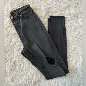 Tinseltown Black Ankle Cropped Jeans with Distressed Detail